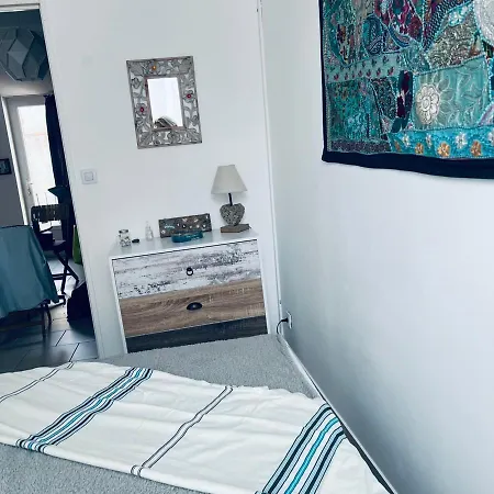 Charming 40m With Balcony In 아파트