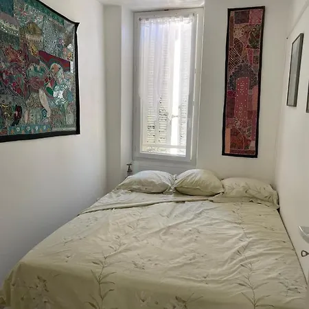 Charming 40m With Balcony In *