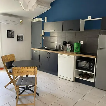 Charming 40m With Balcony In * 라시오타