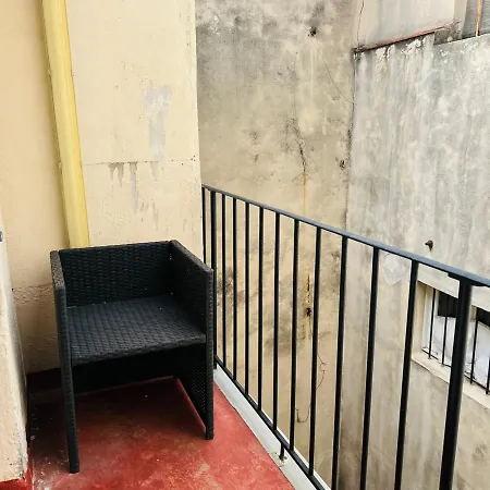 아파트 Charming 40m With Balcony In 라시오타